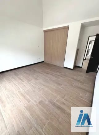 CASA EN VENTA📍Prados de Fraijanes, Km. 21.5 Carretera a Fraijanes Descubre esta espectacular residencia — Casa en Venta en Fraijanes, Carretera a El Salvador, Guatemala, Ciudad — miniatura 9 de 11