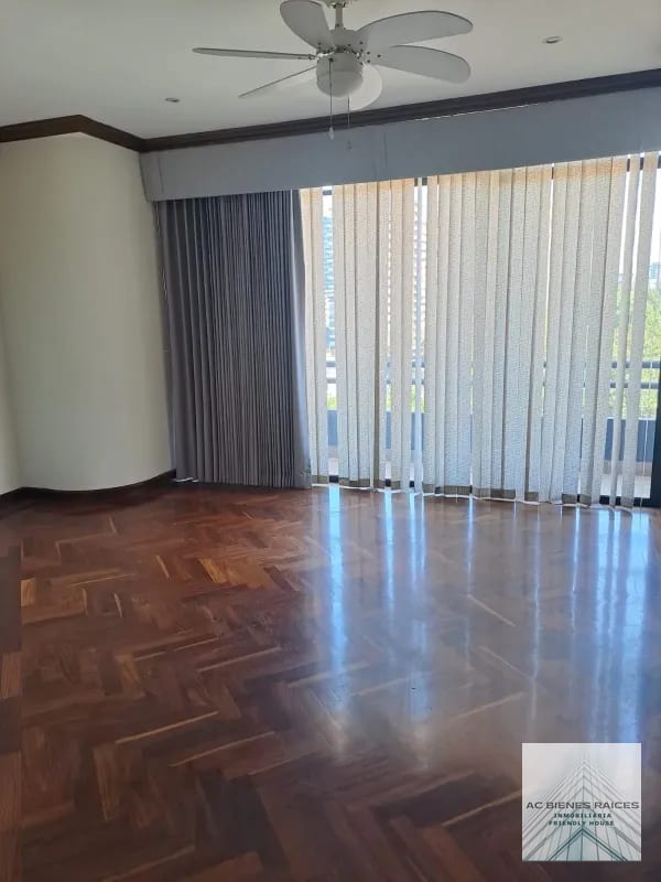Lujoso apartamento en L Excellence zona 14 — Apartamento en Alquiler en L'Excellence, Zona 14, Guatemala, Ciudad — foto 7 de 16