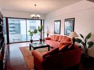 Apto en Renta $1,000/Venta $245,00 — Apartamento en Venta en Zona 10, Guatemala, Ciudad — miniatura 1 de 7