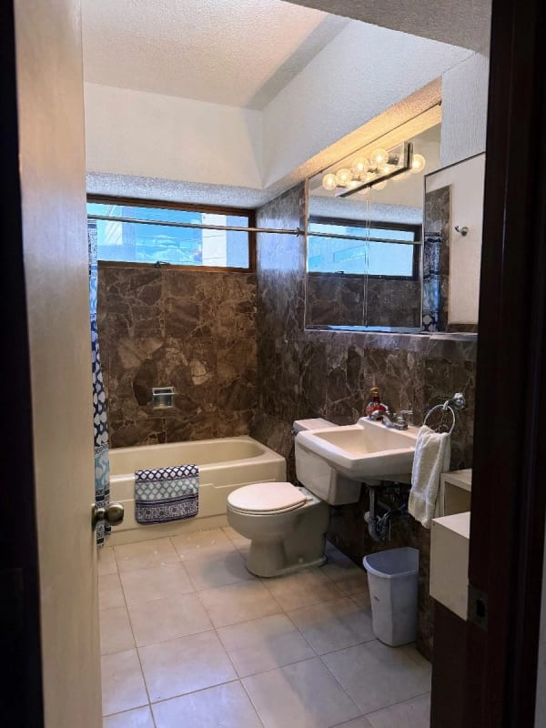 Apto en Renta $1,000/Venta $245,00 — Apartamento en Venta en Zona 10, Guatemala, Ciudad — foto 4 de 7
