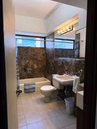Apto en Renta $1,000/Venta $245,00 — Apartamento en Venta en Zona 10, Guatemala, Ciudad — miniatura 4 de 7