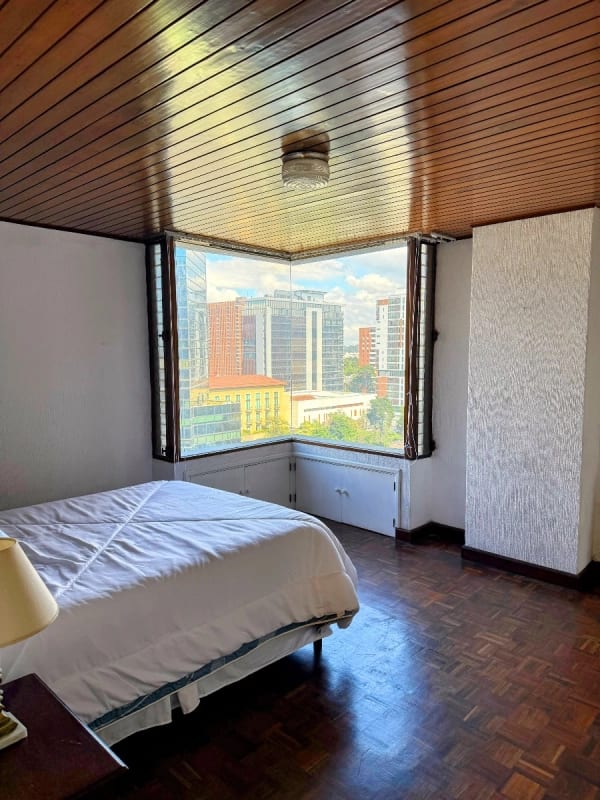Apto en Renta $1,000/Venta $245,00 — Apartamento en Venta en Zona 10, Guatemala, Ciudad — foto 2 de 7