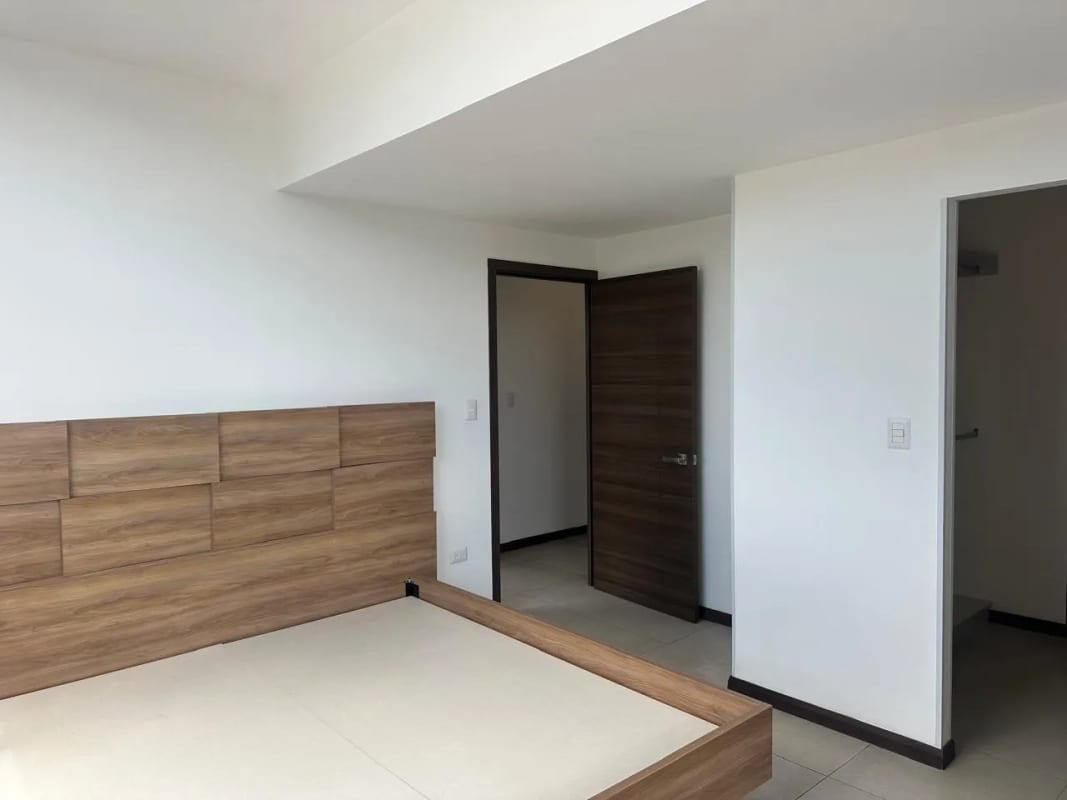 Apartamento Semi-Amueblado en Venta Zona 10 codigo.DA36120 — Apartamento en Venta en Zona 10, Guatemala, Ciudad — foto 9 de 17