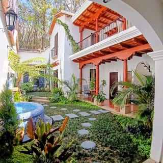 Preciosa Casa en Venta en Antigua Gardens — Casa en Venta en Alotenango, Sacatepéquez — miniatura 1 de 6