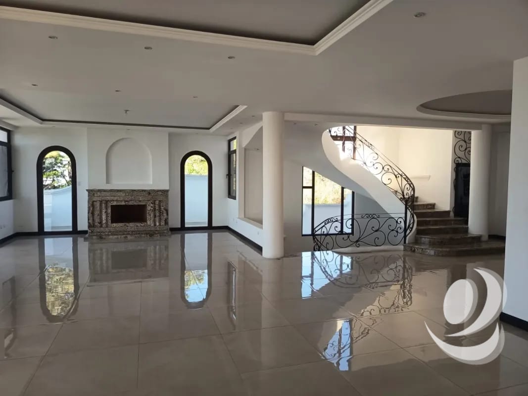 Vendo Espectacular Mansión de Lujo en Altos de Montebello. CAES. — Casa en Venta en Santa Catarina Pinula, Carretera a El Salvador, Guatemala, Ciudad — foto 16 de 17