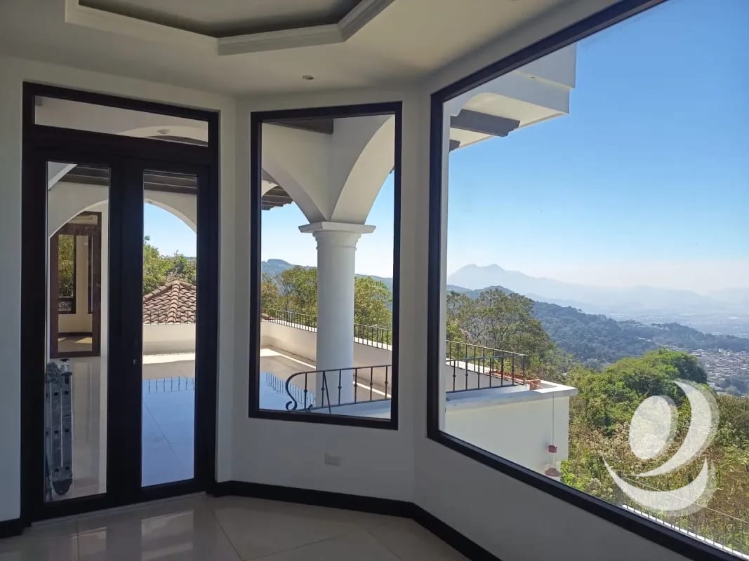 Vendo Espectacular Mansión de Lujo en Altos de Montebello. CAES. — Casa en Venta en Santa Catarina Pinula, Carretera a El Salvador, Guatemala, Ciudad — foto 14 de 17