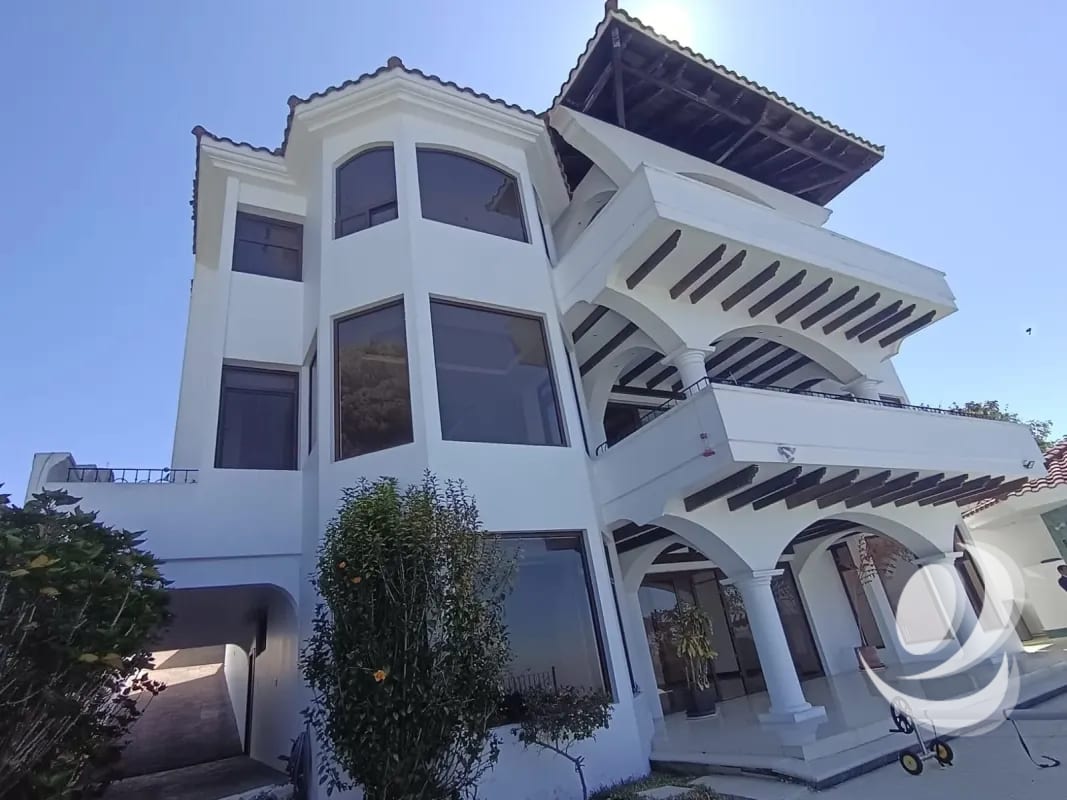 Vendo Espectacular Mansión de Lujo en Altos de Montebello. CAES. — Casa en Venta en Santa Catarina Pinula, Carretera a El Salvador, Guatemala, Ciudad — foto 1 de 17