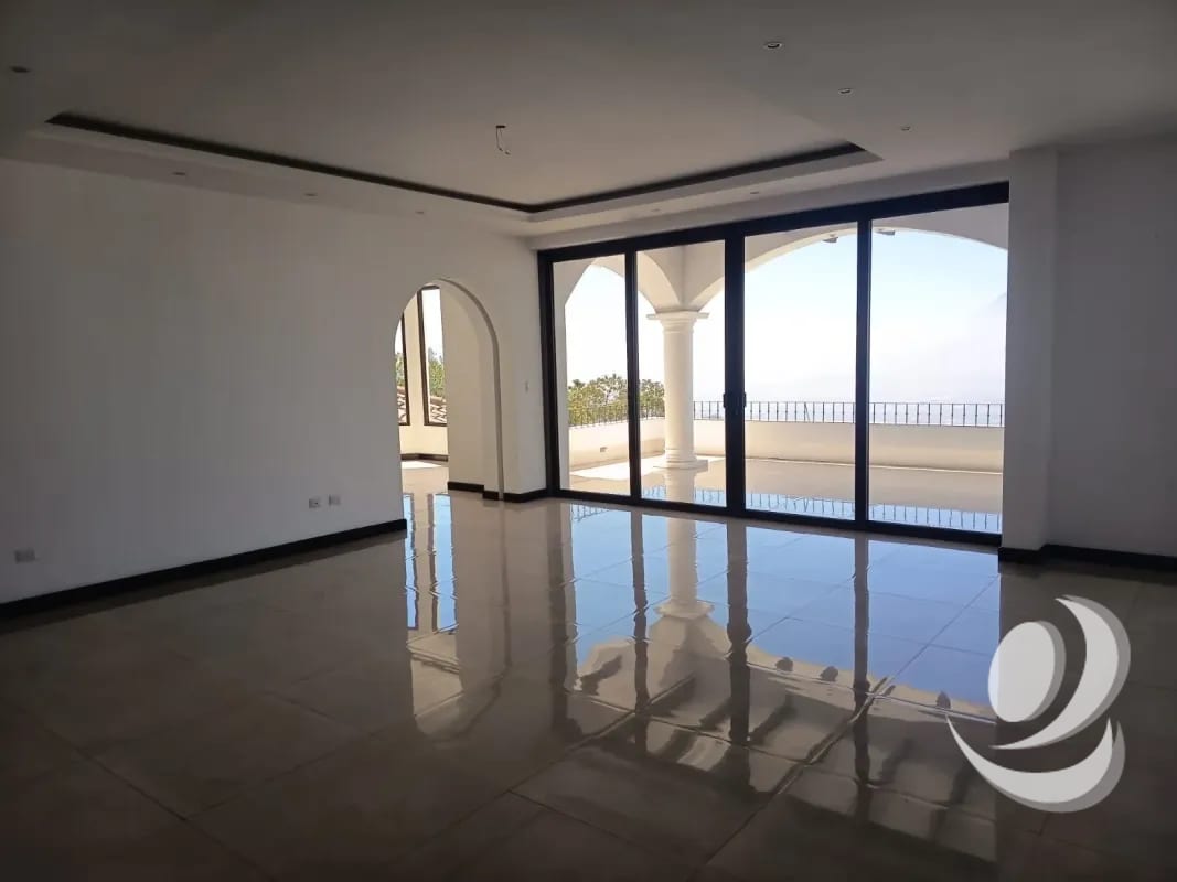 Vendo Espectacular Mansión de Lujo en Altos de Montebello. CAES. — Casa en Venta en Santa Catarina Pinula, Carretera a El Salvador, Guatemala, Ciudad — foto 10 de 17