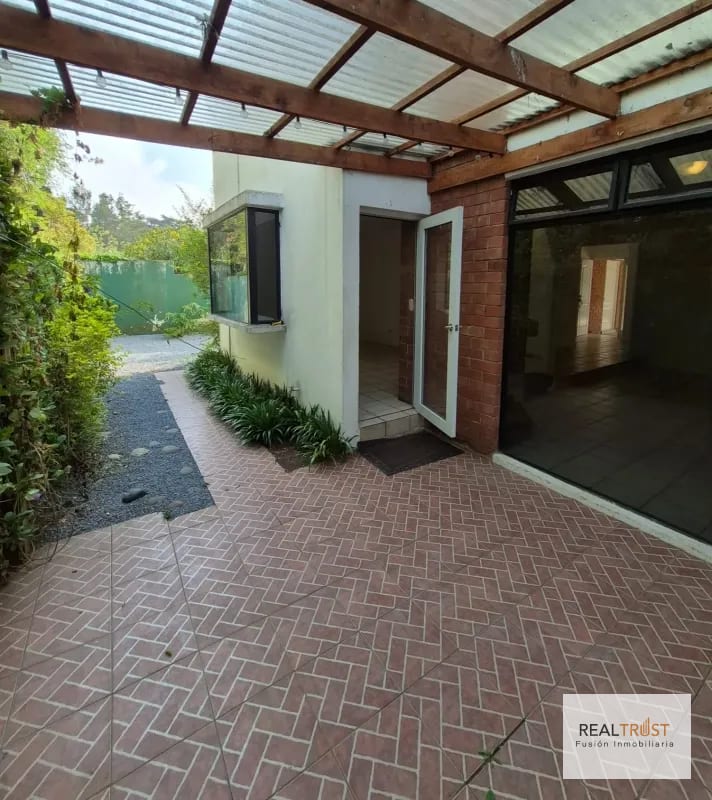 En Venta Townhouse KM 15 Carretera al Salvador, Frente a Condado Concepción — Casa en Venta en km 11-15, Carretera a El Salvador, Guatemala, Ciudad — foto 1 de 17
