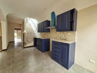 Preciosa Casa a la Venta a Pocos Pasos del Nuevo Centro Comercial Telares — Casa en Venta en Antigua, Sacatepéquez — miniatura 3 de 4