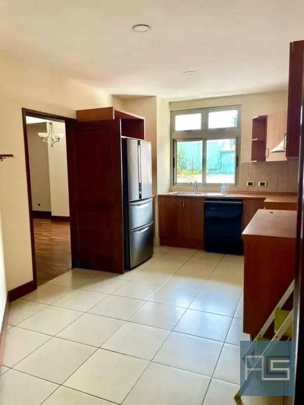 En RENTA - Amplio Apartamento ubicado en sector exclusivo de Oakland Zona 10 — Apartamento en Alquiler en Oakland I, Zona 10, Guatemala, Ciudad — foto 15 de 17