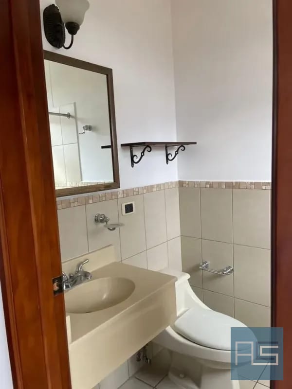 En RENTA - Amplio Apartamento ubicado en sector exclusivo de Oakland Zona 10 — Apartamento en Alquiler en Oakland I, Zona 10, Guatemala, Ciudad — foto 8 de 17