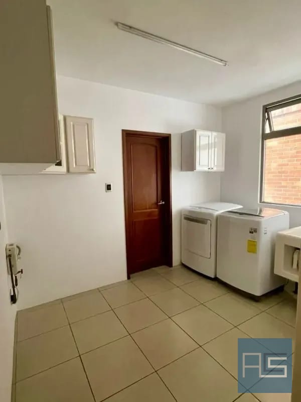 En RENTA - Amplio Apartamento ubicado en sector exclusivo de Oakland Zona 10 — Apartamento en Alquiler en Oakland I, Zona 10, Guatemala, Ciudad — foto 4 de 17