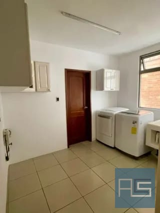 En RENTA - Amplio Apartamento ubicado en sector exclusivo de Oakland Zona 10 — Apartamento en Alquiler en Oakland I, Zona 10, Guatemala, Ciudad — miniatura 4 de 17