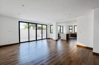Apartamento con la comodidad de una casa en venta en zona 15 — Apartamento en Venta en Zona 15, Guatemala, Ciudad — miniatura 1 de 17