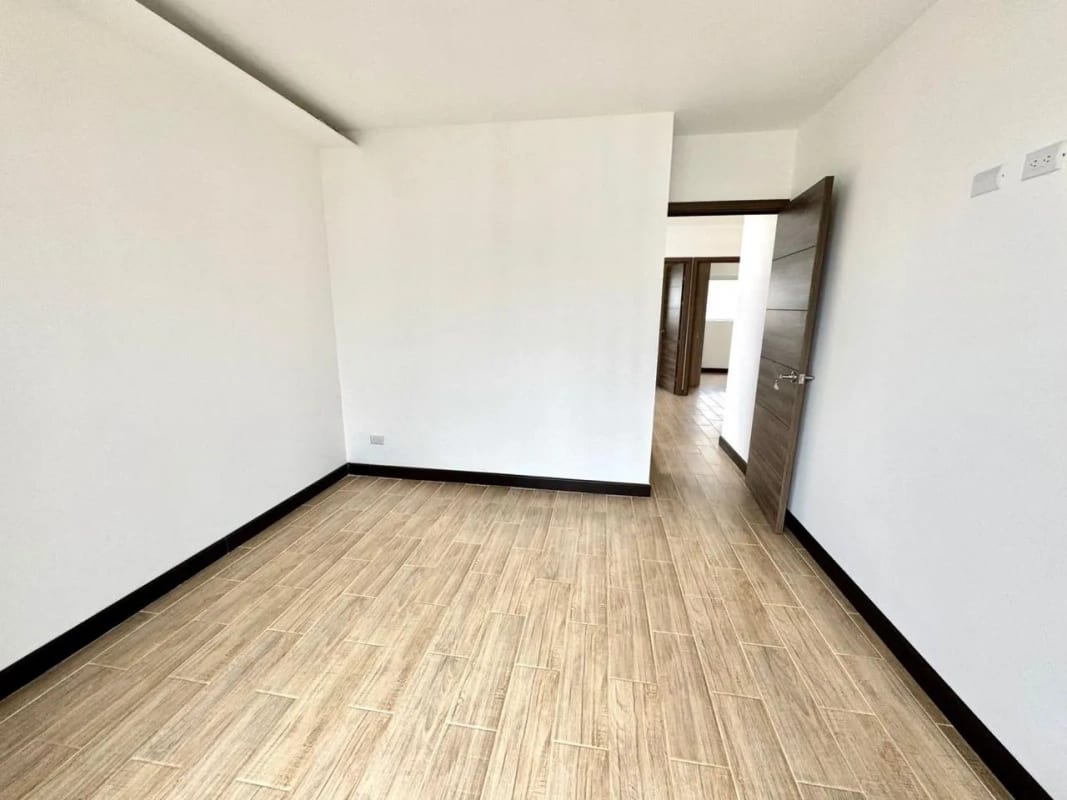 Casa en Venta Bosques de Santa Elena CAES KM.26 — Casa en Venta en Carretera a El Salvador, Guatemala, Ciudad — foto 7 de 17