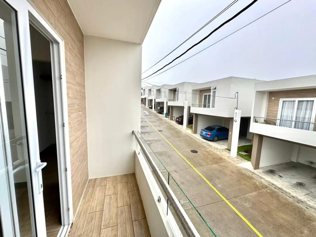 Casa en Venta Bosques de Santa Elena CAES KM.26 — Casa en Venta en Carretera a El Salvador, Guatemala, Ciudad — foto 4 de 17
