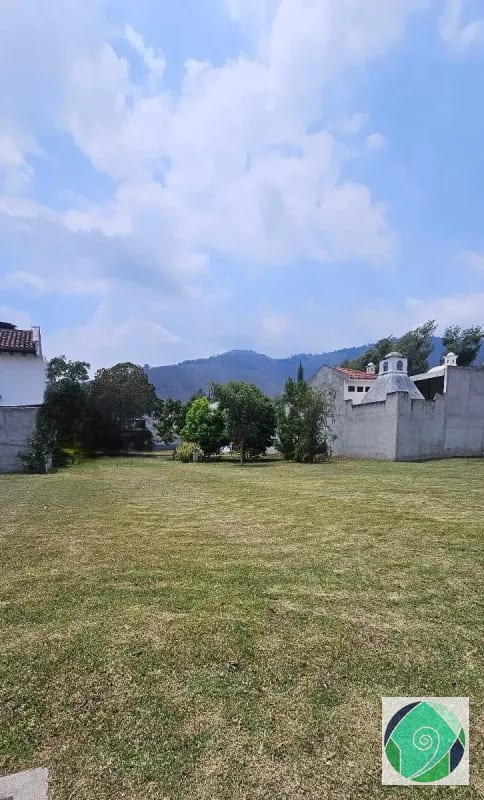 Venta Terreno en Condominio Cerca de Panorama y San Bartolo, Antigua — Terreno en Venta en Antigua, Sacatepéquez — foto 2 de 3