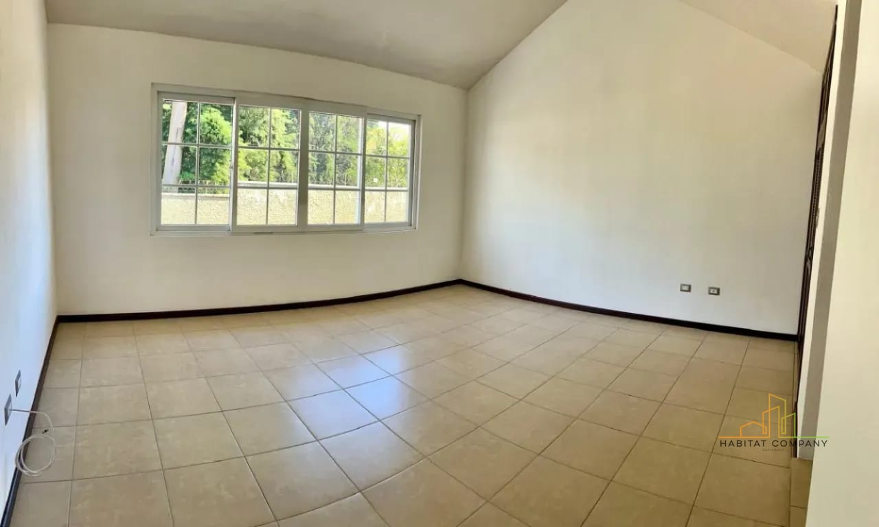 Ganga Casa en Venta en Villas de Santa Mónica Km 16.5 CAES Fraijanes – Amplia, con Jardín y Chimenea (Precio Rebajado) — Casa en Venta en km 16-20, Carretera a El Salvador, Guatemala, Ciudad — foto 5 de 8