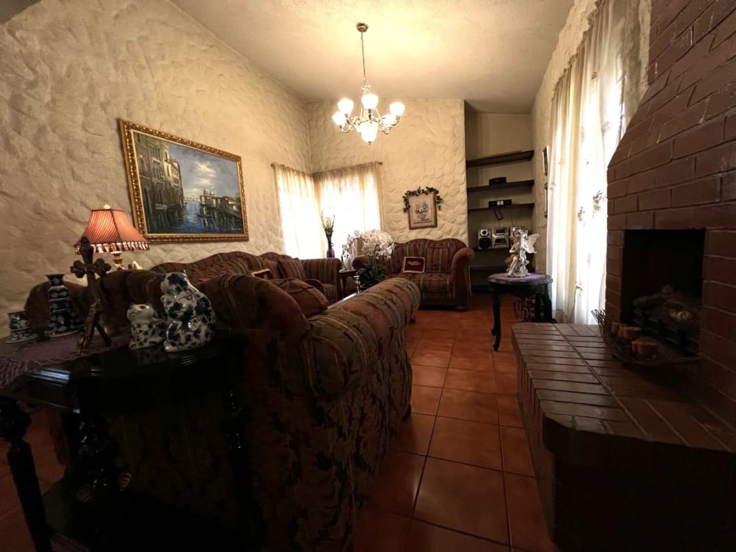 Venta amplia casa estilo Mediterráneo en San Cristóbal, Zona 8 Mixco — Casa en Venta en Zona 8 Mixco, Guatemala, Ciudad — foto 15 de 15