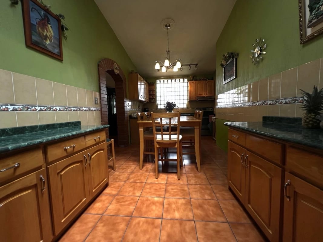 Venta amplia casa estilo Mediterráneo en San Cristóbal, Zona 8 Mixco — Casa en Venta en Zona 8 Mixco, Guatemala, Ciudad — foto 13 de 15