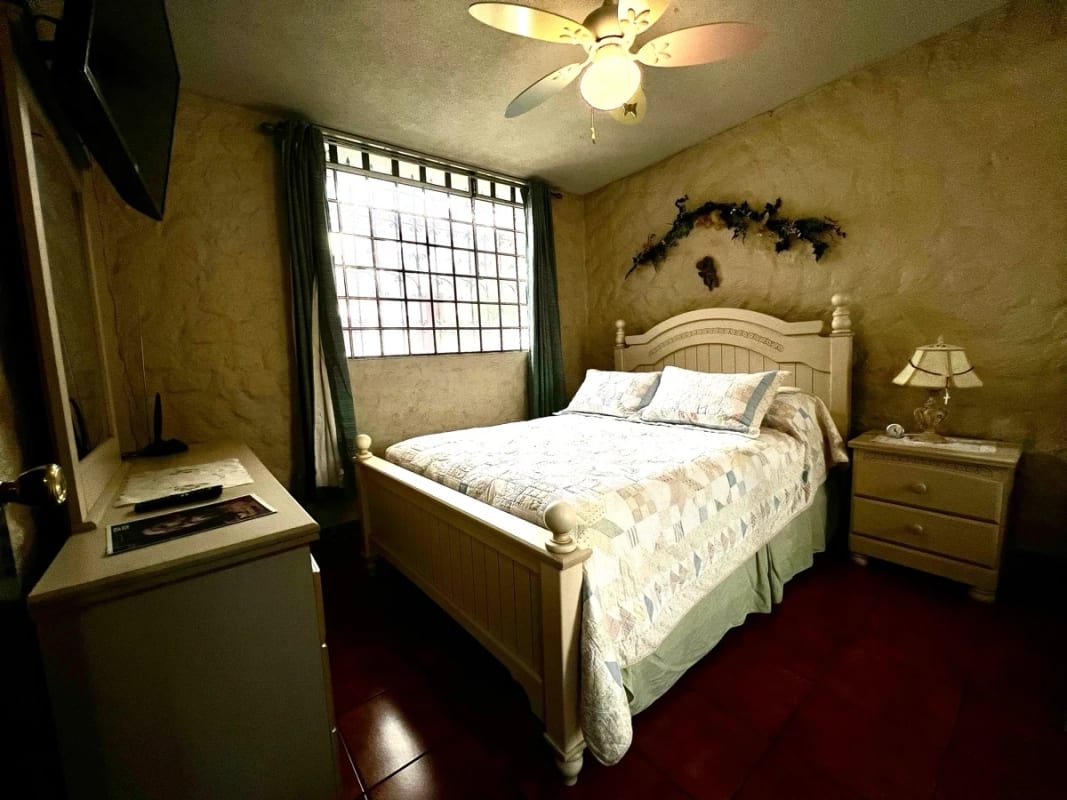 Venta amplia casa estilo Mediterráneo en San Cristóbal, Zona 8 Mixco — Casa en Venta en Zona 8 Mixco, Guatemala, Ciudad — foto 11 de 15