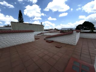 Venta amplia casa estilo Mediterráneo en San Cristóbal, Zona 8 Mixco — Casa en Venta en Zona 8 Mixco, Guatemala, Ciudad — miniatura 2 de 15