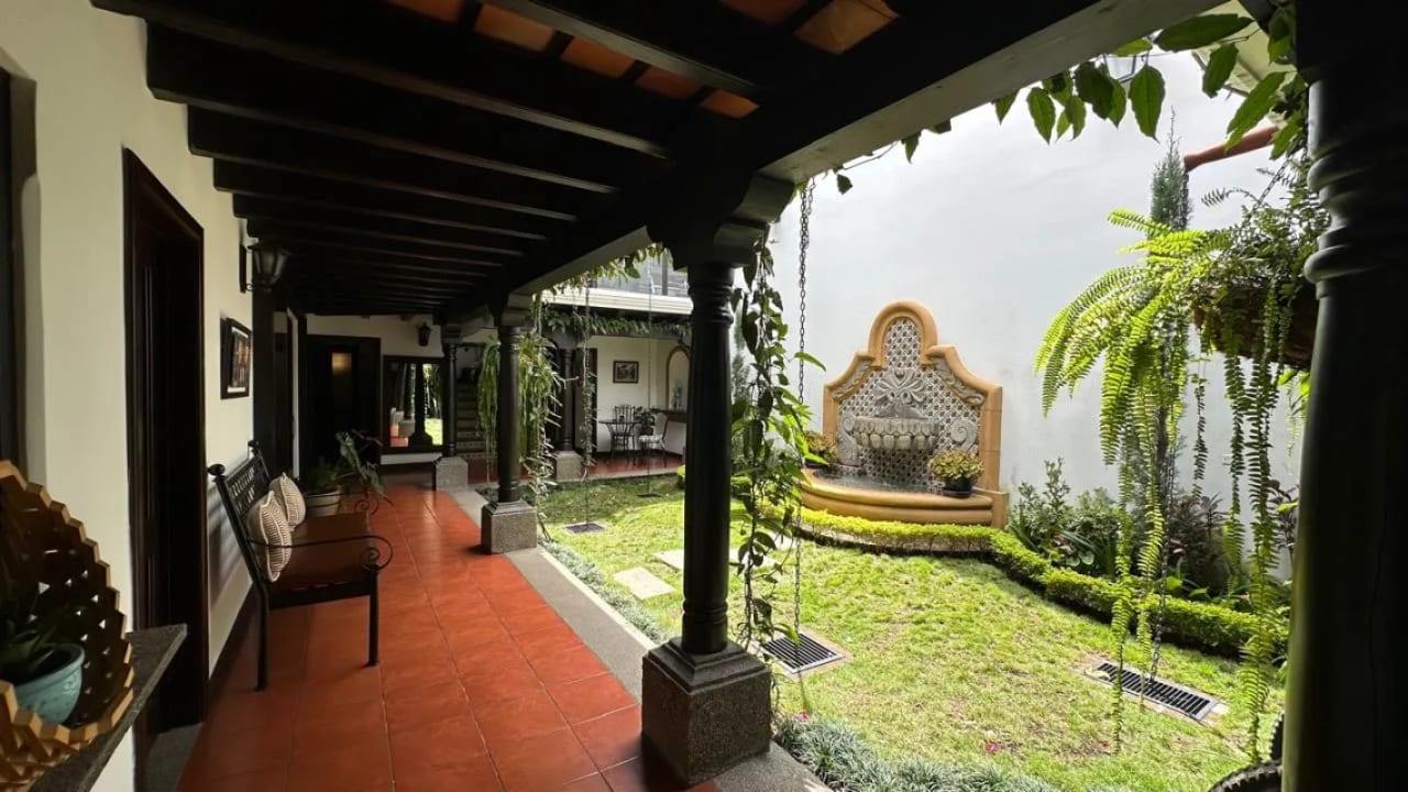 Casa de Lujo en Venta en Plazuela del Conquistador — Casa en Venta en Antigua, Sacatepéquez — foto 1 de 5