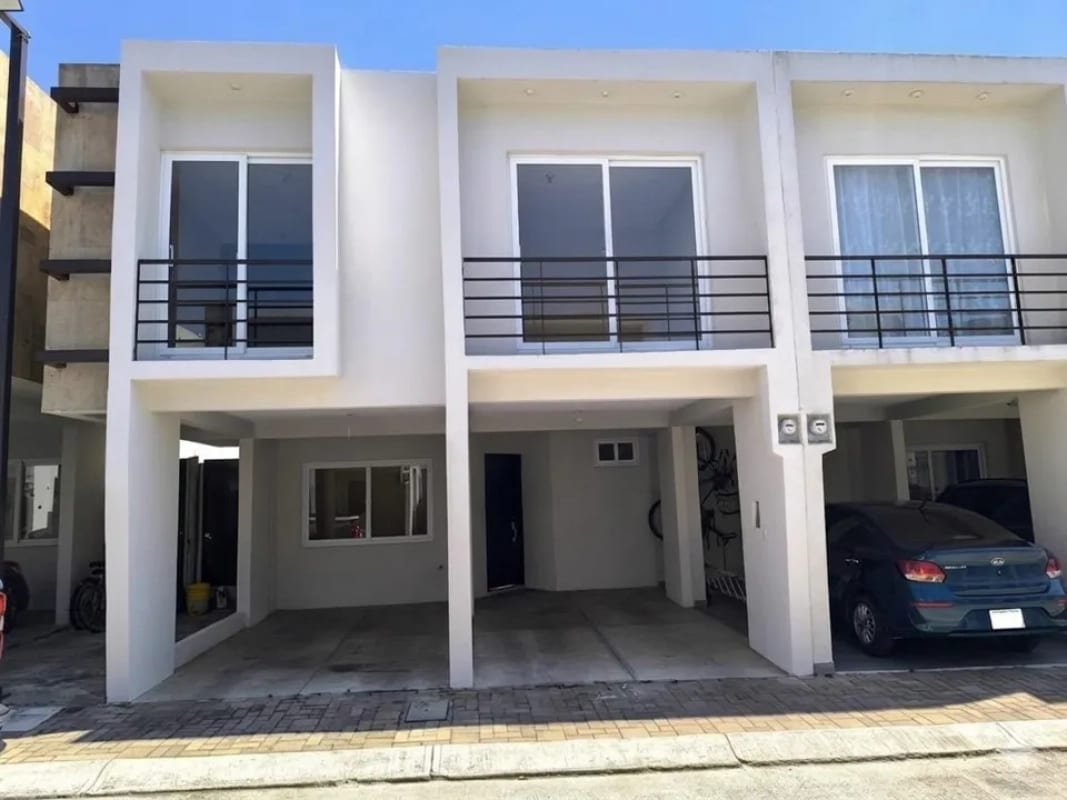 Vendo Casa la Reserva KM 26.6 Carretera a el Salvador. 4 Habitaciones. Enganche: Q.200,000 (activo Bancario). — Casa en Venta en Carretera a El Salvador, Guatemala, Ciudad — foto 1 de 4