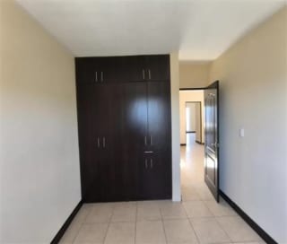 Vendo Casa la Reserva KM 26.6 Carretera a el Salvador. 4 Habitaciones. Enganche: Q.200,000 (activo Bancario). — Casa en Venta en Carretera a El Salvador, Guatemala, Ciudad — miniatura 2 de 4