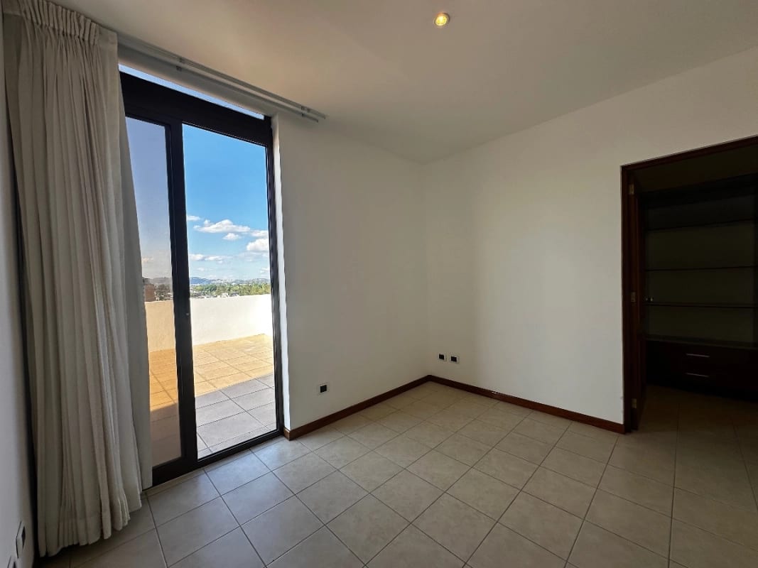 Zona 15, amplio apartamento en venta — Apartamento en Venta en El Robledal, Zona 15, Guatemala, Ciudad — foto 8 de 10