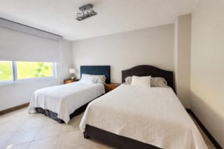 Casa con piscina en venta en Fraijanes — Casa en Venta en Carretera a El Salvador, Guatemala, Ciudad — miniatura 2 de 14