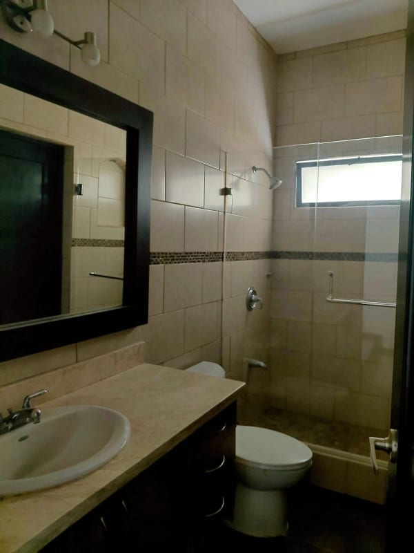 🏡✨ ¡oportunidad Única - Casa en Kanajuyu! ✨🏡 — Casa en Venta en Kanajuyú, Zona 16, Guatemala, Ciudad — foto 2 de 9