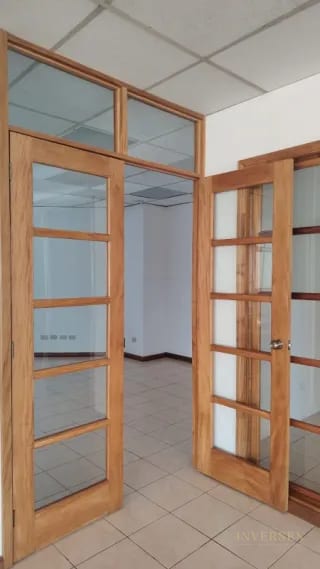 Oficina en renta ubicada en zona 10 — Oficina en Alquiler en Zona 10, Guatemala, Ciudad — miniatura 3 de 11