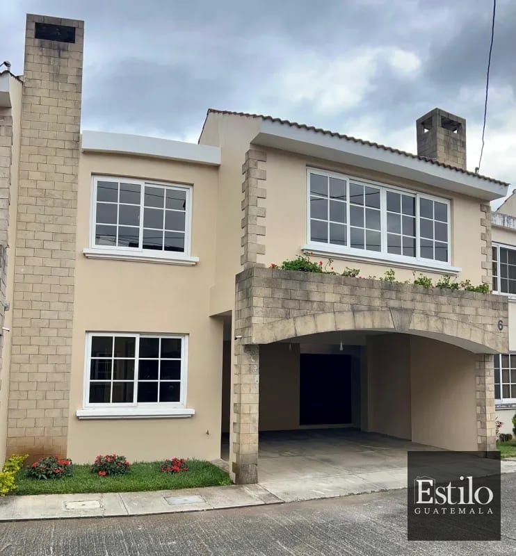 Hermosa Casa con Jardín En Venta — Casa en Venta en Carretera a El Salvador, Guatemala, Ciudad — foto 1 de 13