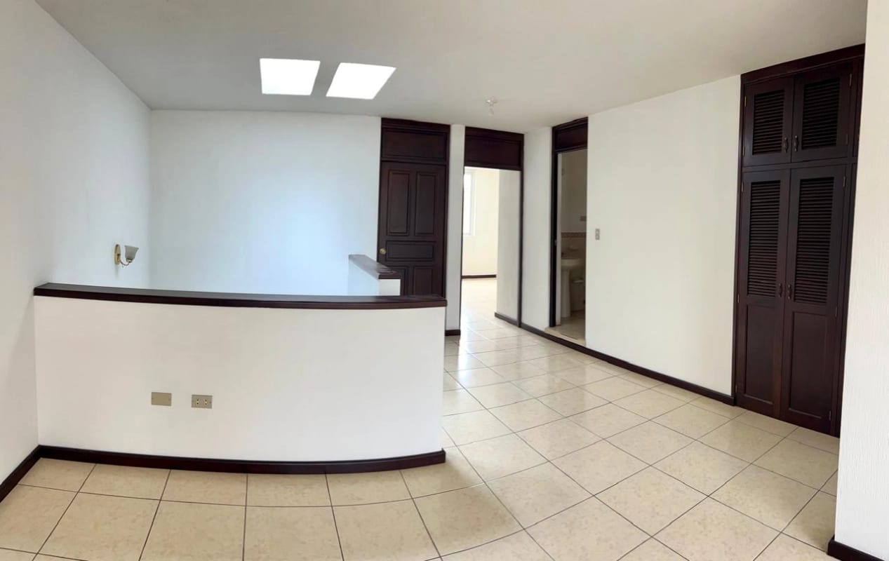 Hermosa Casa con Jardín En Venta — Casa en Venta en Carretera a El Salvador, Guatemala, Ciudad — foto 6 de 13