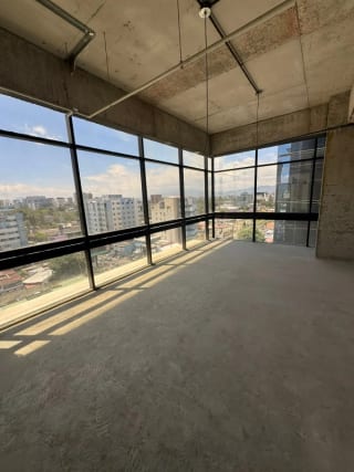 Rento amplia oficina de 570m2 en edificio Renovati, zona 10 — Oficina en Alquiler en Renovati, Zona 10, Guatemala, Ciudad — miniatura 11 de 11
