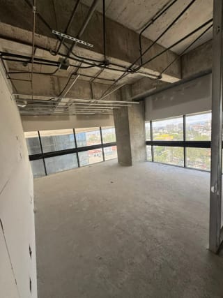 Rento amplia oficina de 570m2 en edificio Renovati, zona 10 — Oficina en Alquiler en Renovati, Zona 10, Guatemala, Ciudad — miniatura 10 de 11
