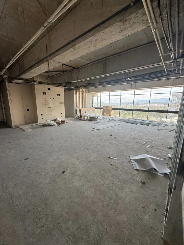 Rento amplia oficina de 570m2 en edificio Renovati, zona 10 — Oficina en Alquiler en Renovati, Zona 10, Guatemala, Ciudad — foto 9 de 11