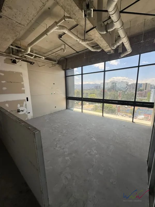 Rento amplia oficina de 570m2 en edificio Renovati, zona 10 — Oficina en Alquiler en Renovati, Zona 10, Guatemala, Ciudad — foto 7 de 11
