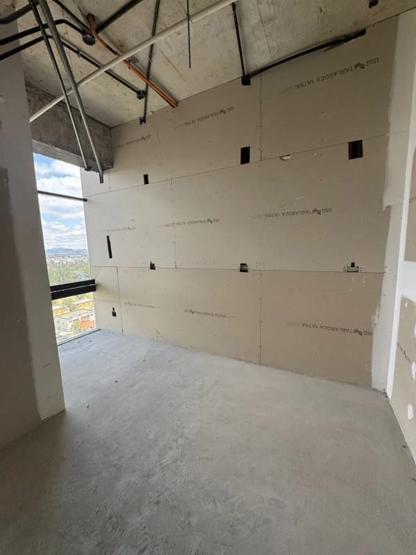 Rento amplia oficina de 570m2 en edificio Renovati, zona 10 — Oficina en Alquiler en Renovati, Zona 10, Guatemala, Ciudad — foto 6 de 11