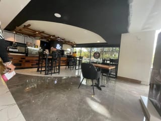 Rento amplia oficina de 570m2 en edificio Renovati, zona 10 — Oficina en Alquiler en Renovati, Zona 10, Guatemala, Ciudad — miniatura 4 de 11