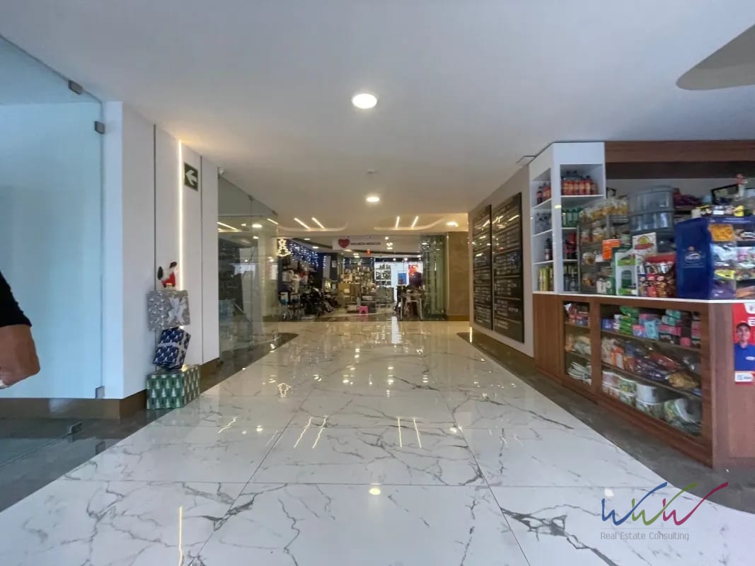 Rento amplia oficina de 570m2 en edificio Renovati, zona 10 — Oficina en Alquiler en Renovati, Zona 10, Guatemala, Ciudad — foto 2 de 11