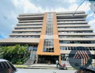 Alquiler de Céntrica y Amplia Oficina - Plaza Maritima, Zona 10 — Oficina en Alquiler en Zona 10, Guatemala, Ciudad — miniatura 1 de 16
