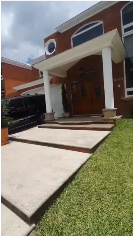 Casa en Venta en Jardines de San Isidro Zona 16 — Casa en Venta en Jardines de San Isidro, Zona 16, Guatemala, Ciudad — foto 1 de 17