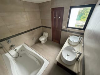 Preciosa casa en venta en Condominio la Encantada, km 12 Carretera El Salvador. — Casa en Venta en Carretera a El Salvador, Guatemala, Ciudad — miniatura 4 de 13