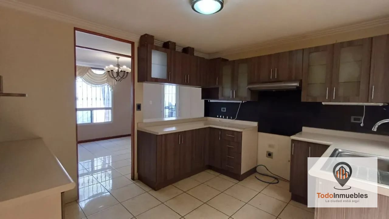 Casa en Renta en Villas de Doña Marina km 16.5 CES — Casa en Alquiler en Carretera a El Salvador, Guatemala, Ciudad — foto 4 de 17