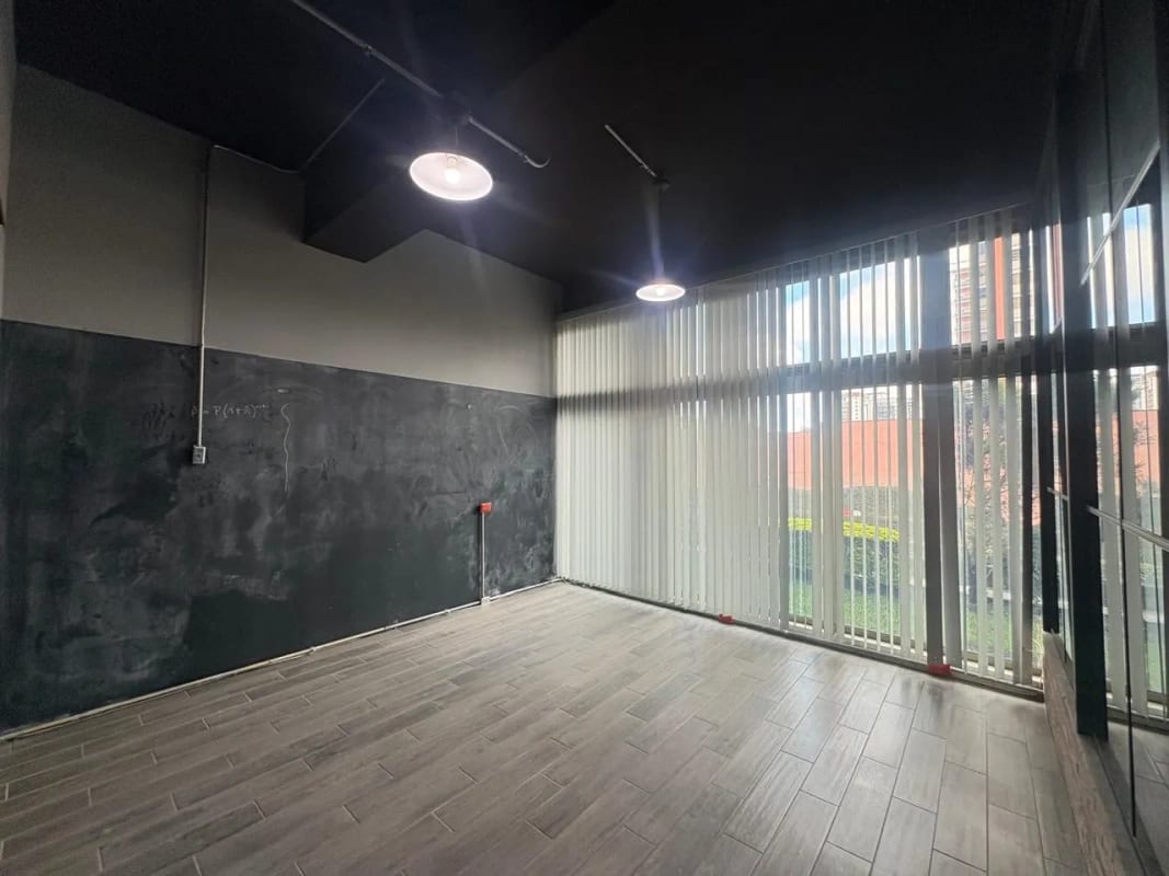 Vendo Oficina en Edificio Piale Zona 10 con Jardín — Oficina en Venta en Pialé, Zona 10, Guatemala, Ciudad — foto 2 de 15