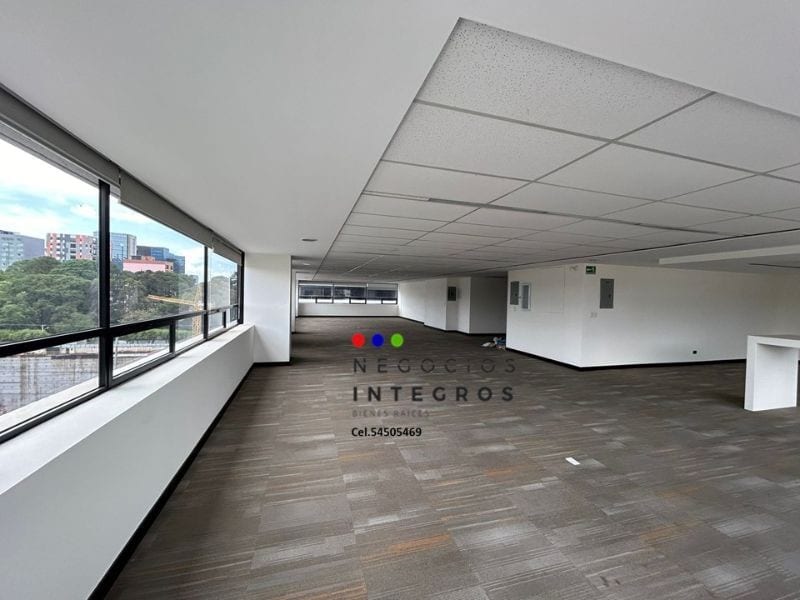 Alquilo Amplia Oficina en Zona 10 (copia) — Oficina en Alquiler en Centro Empresarial, Zona 10, Guatemala, Ciudad — foto 4 de 10