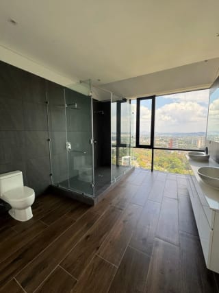 Vendo Exclusivo Penthouse con Terraza Grande - Milenia Oakland Z.10 — Apartamento en Venta en Milenia, Zona 10, Guatemala, Ciudad — miniatura 3 de 7